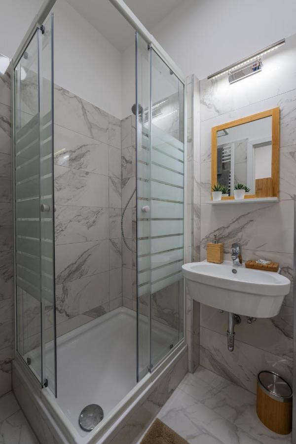 Radiant Premium Apartments - Fuenfhaus Wina Bagian luar foto