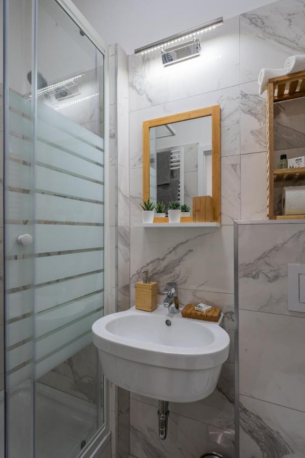 Radiant Premium Apartments - Fuenfhaus Wina Bagian luar foto