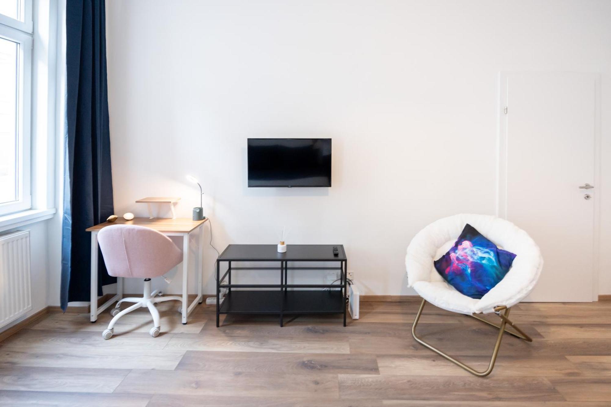Radiant Premium Apartments - Fuenfhaus Wina Bagian luar foto