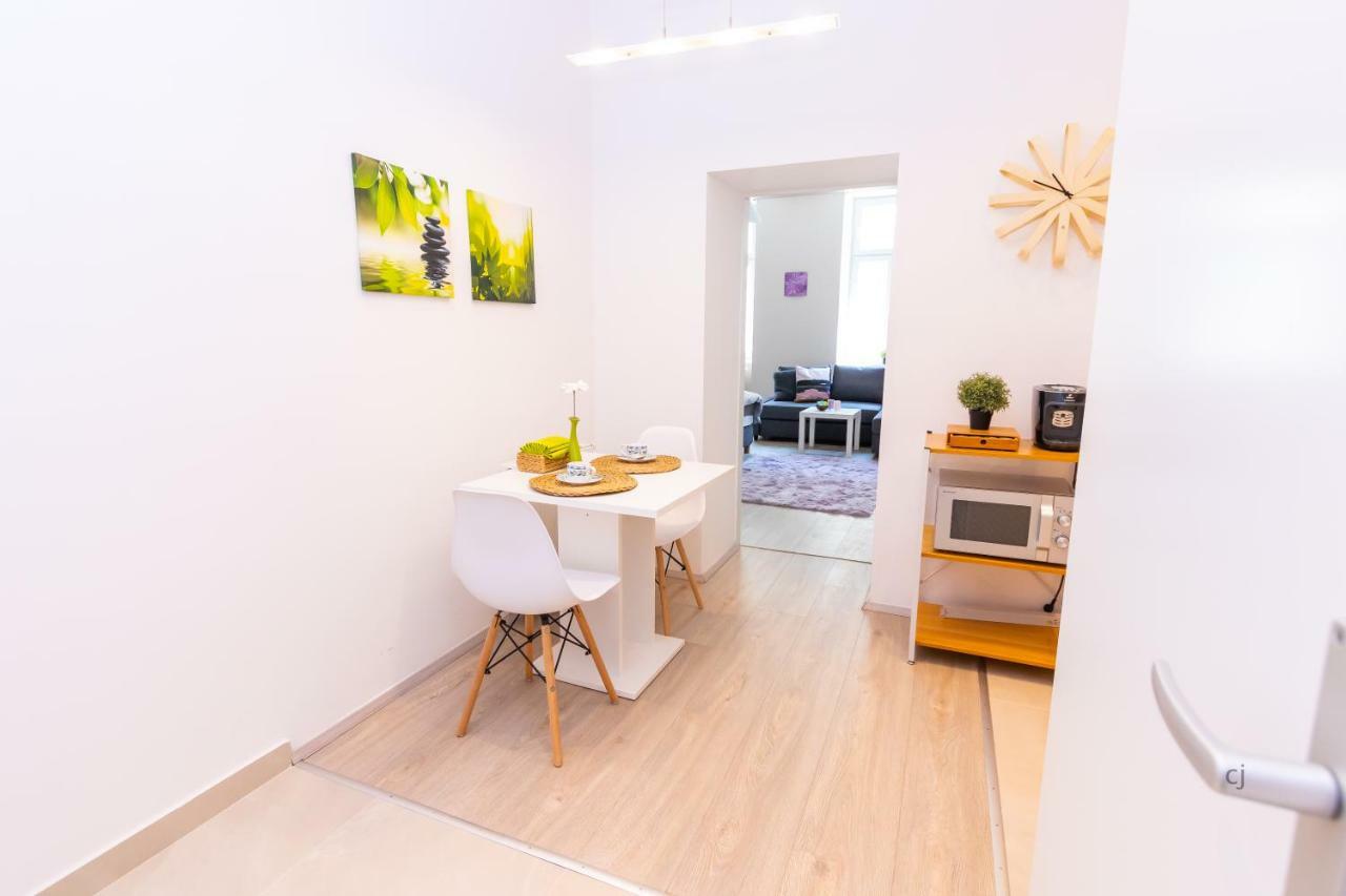 Radiant Premium Apartments - Fuenfhaus Wina Bagian luar foto