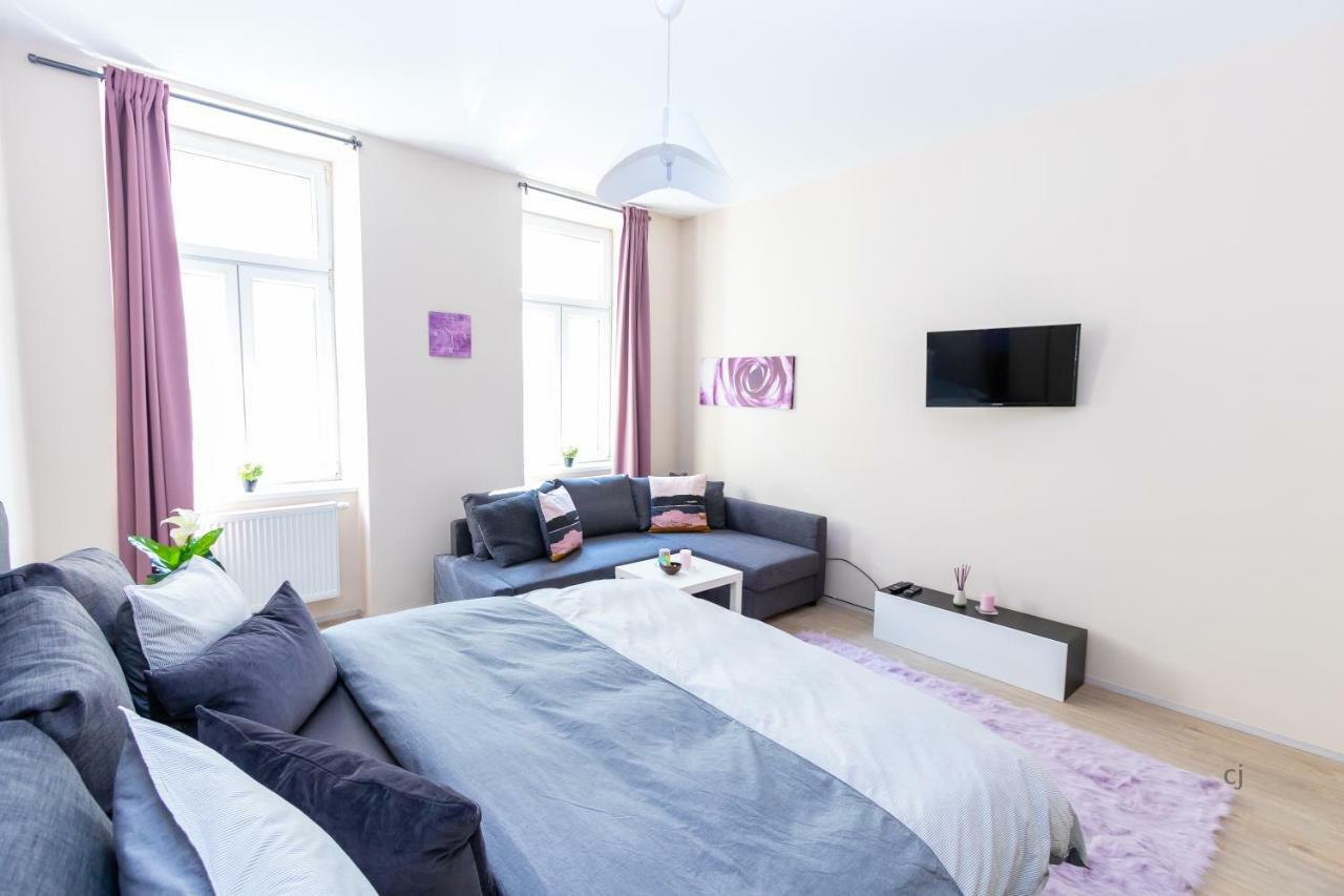 Radiant Premium Apartments - Fuenfhaus Wina Bagian luar foto