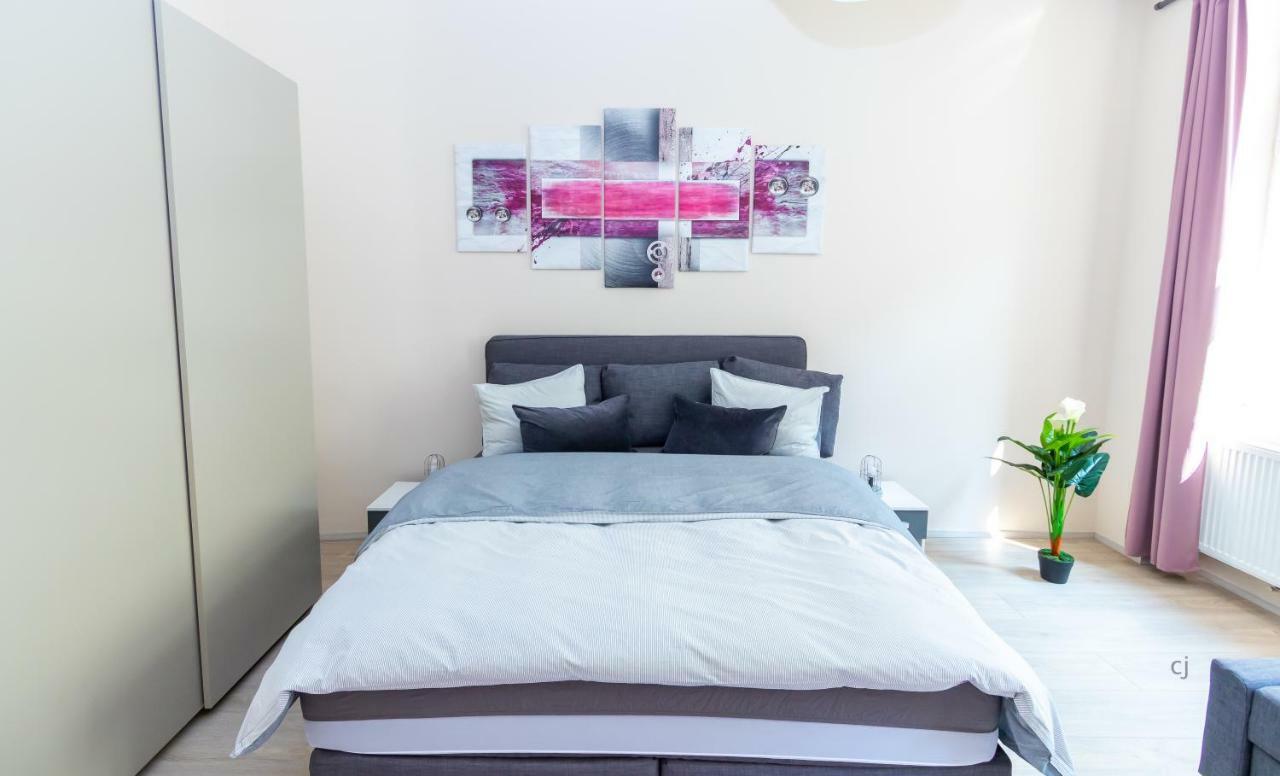 Radiant Premium Apartments - Fuenfhaus Wina Bagian luar foto